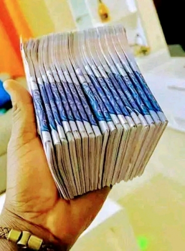 la multiplication des bullet Euro et dollars